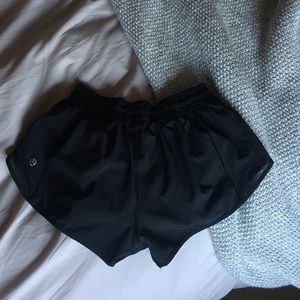 Lululemon black hotty hot short SIZE:4